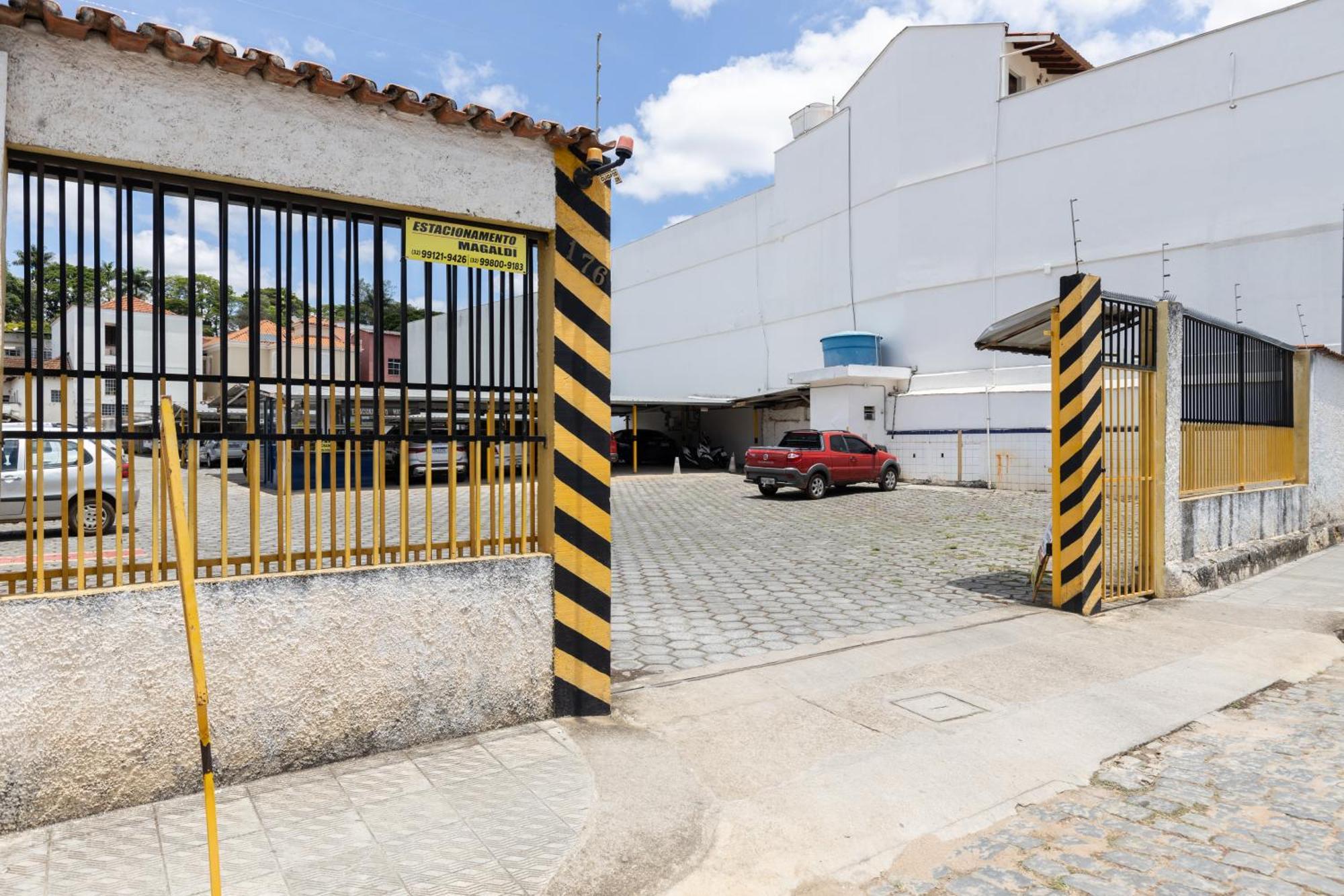 Apartamento Em Sao Joao Del Rei, Ao Lado Da Estacao Ferroviaria, Estacionamento E Ar Condicionado Esterno foto